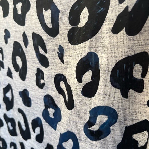 𝅺BELLE lily animal print blouse - Picture 2 of 4